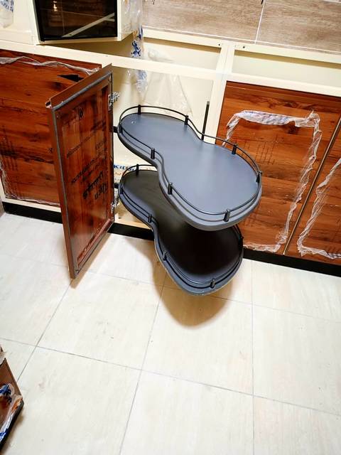 Pull-out corner shelves