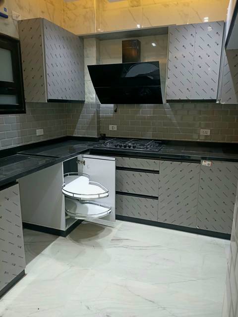 Grey kitchen with a pull-out corner unit