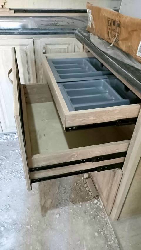 Drawer with a cutlery organiser