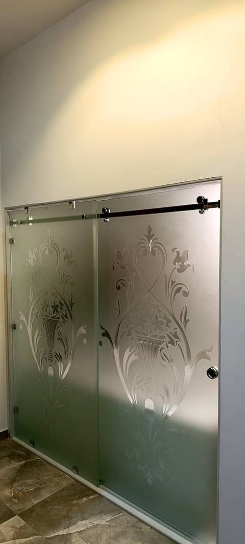 Sliding shower enclosure in etched glass